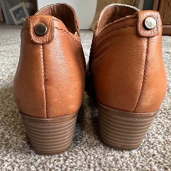 Naturalizer Bootie Size 8 - Picture 3 of 8